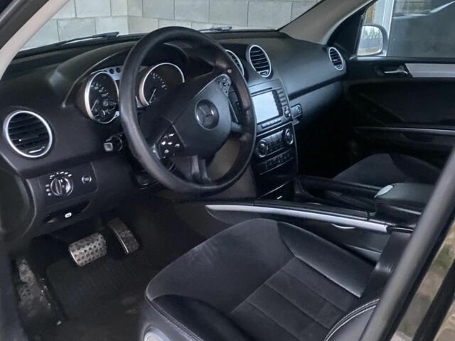 Чорний Мерседес 320, об'ємом двигуна 0 л та пробігом 370 тис. км за 5700 $, фото 7 на Automoto.ua