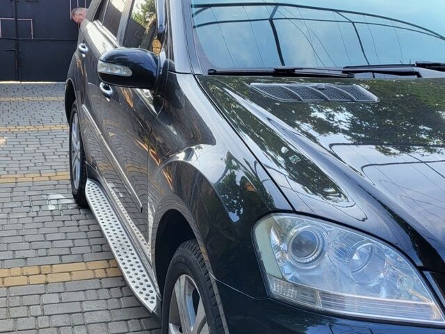 Черный Мерседес 320, объемом двигателя 3 л и пробегом 379 тыс. км за 13700 $, фото 2 на Automoto.ua