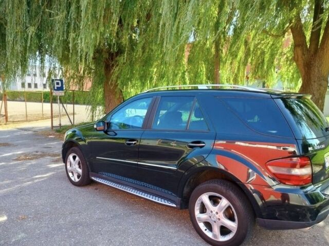 Черный Мерседес 320, объемом двигателя 3.2 л и пробегом 3 тыс. км за 4000 $, фото 1 на Automoto.ua