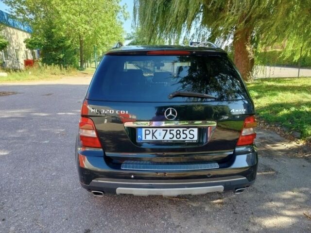 Черный Мерседес 320, объемом двигателя 3.2 л и пробегом 3 тыс. км за 4000 $, фото 2 на Automoto.ua