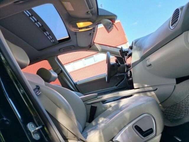 Черный Мерседес 320, объемом двигателя 3.2 л и пробегом 3 тыс. км за 4000 $, фото 5 на Automoto.ua