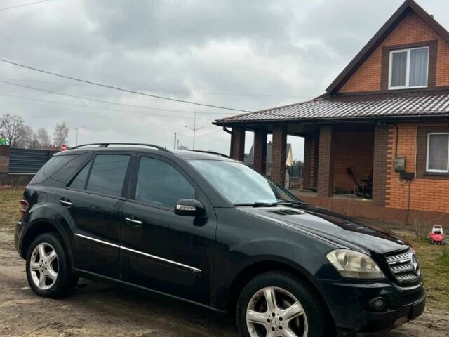 Чорний Мерседес 320, об'ємом двигуна 0 л та пробігом 370 тис. км за 5700 $, фото 5 на Automoto.ua