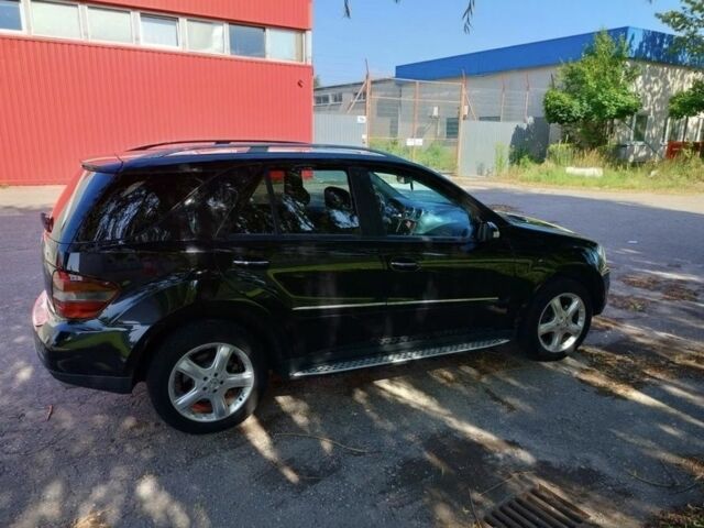 Черный Мерседес 320, объемом двигателя 3.2 л и пробегом 3 тыс. км за 4000 $, фото 4 на Automoto.ua