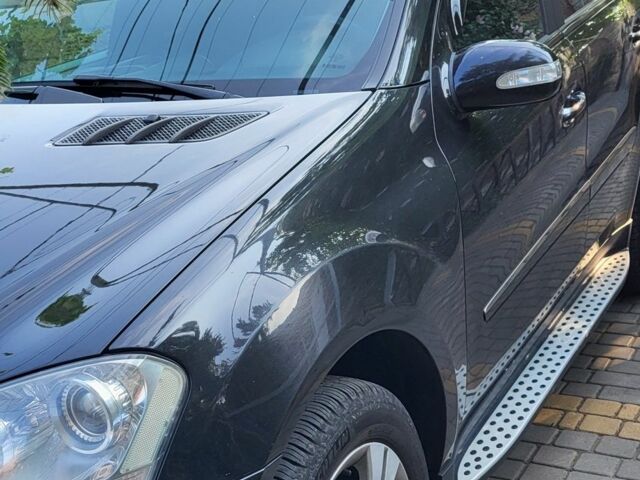 Черный Мерседес 320, объемом двигателя 3 л и пробегом 379 тыс. км за 13700 $, фото 3 на Automoto.ua