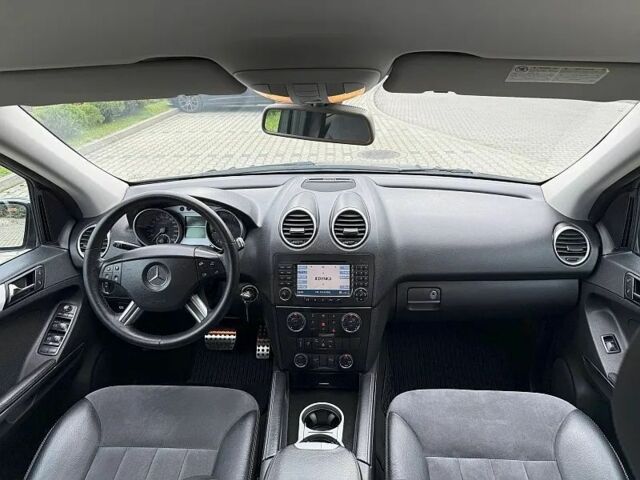 Черный Мерседес 320, объемом двигателя 3.2 л и пробегом 198 тыс. км за 3200 $, фото 6 на Automoto.ua