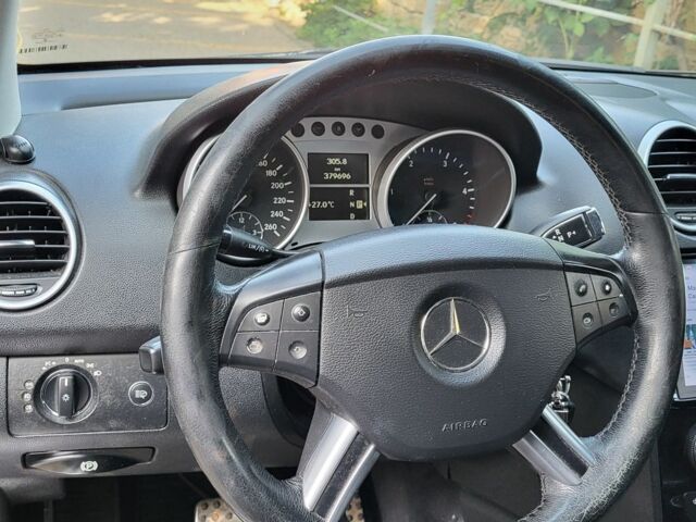 Черный Мерседес 320, объемом двигателя 3 л и пробегом 379 тыс. км за 13700 $, фото 6 на Automoto.ua