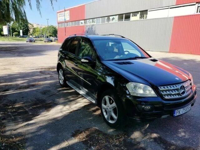 Черный Мерседес 320, объемом двигателя 3.2 л и пробегом 3 тыс. км за 4000 $, фото 3 на Automoto.ua