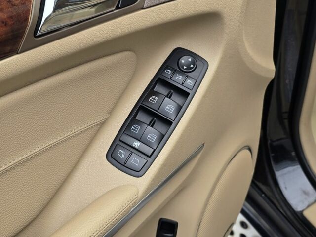 Черный Мерседес 320, объемом двигателя 3 л и пробегом 151 тыс. км за 16300 $, фото 6 на Automoto.ua