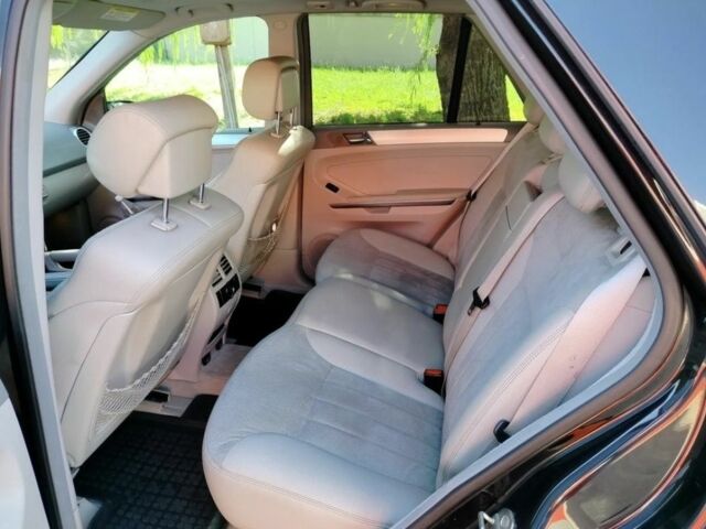 Черный Мерседес 320, объемом двигателя 3.2 л и пробегом 3 тыс. км за 4000 $, фото 7 на Automoto.ua