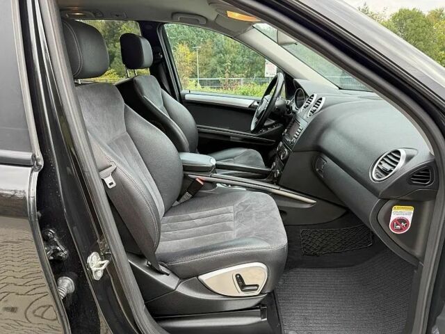 Черный Мерседес 320, объемом двигателя 3.2 л и пробегом 198 тыс. км за 3200 $, фото 7 на Automoto.ua