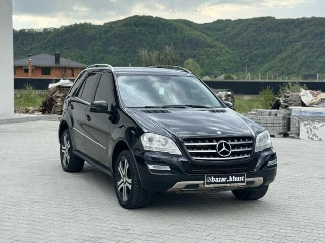 Черный Мерседес 320, объемом двигателя 3 л и пробегом 240 тыс. км за 14200 $, фото 1 на Automoto.ua