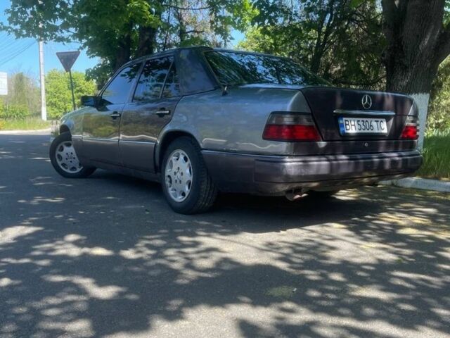 Фиолетовый Мерседес 320, объемом двигателя 3.2 л и пробегом 333 тыс. км за 2500 $, фото 1 на Automoto.ua