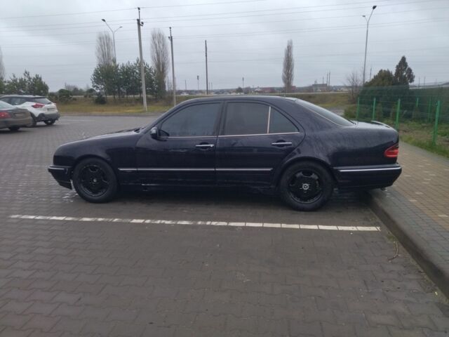 Фіолетовий Мерседес 320, об'ємом двигуна 3.2 л та пробігом 326 тис. км за 2999 $, фото 2 на Automoto.ua