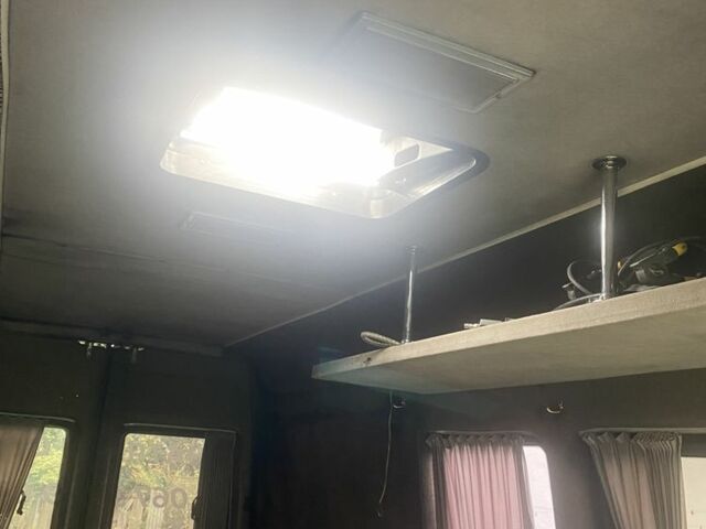 Сірий Мерседес 320, об'ємом двигуна 2.2 л та пробігом 470 тис. км за 8500 $, фото 6 на Automoto.ua