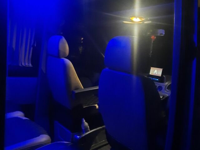 Сірий Мерседес 320, об'ємом двигуна 2.7 л та пробігом 497 тис. км за 12000 $, фото 5 на Automoto.ua