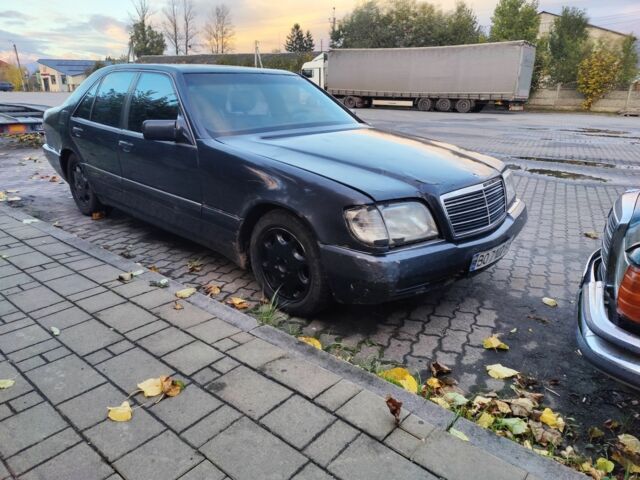 Серый Мерседес 320, объемом двигателя 3.2 л и пробегом 400 тыс. км за 1600 $, фото 1 на Automoto.ua