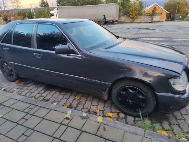 Серый Мерседес 320, объемом двигателя 3.2 л и пробегом 400 тыс. км за 1600 $, фото 2 на Automoto.ua