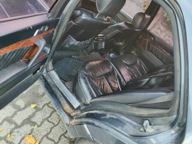 Серый Мерседес 320, объемом двигателя 3.2 л и пробегом 400 тыс. км за 1600 $, фото 4 на Automoto.ua