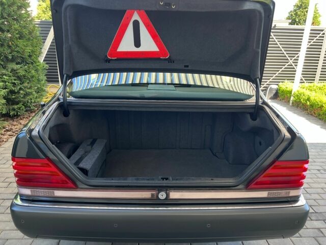 Сірий Мерседес 320, об'ємом двигуна 3.2 л та пробігом 193 тис. км за 12000 $, фото 7 на Automoto.ua