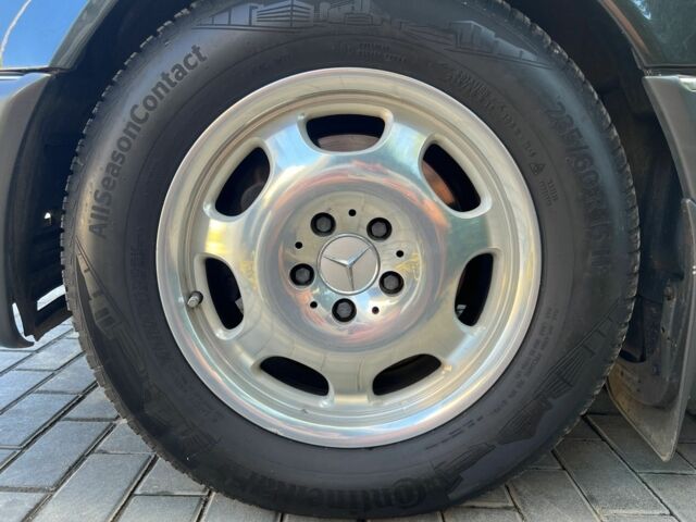 Сірий Мерседес 320, об'ємом двигуна 3.2 л та пробігом 193 тис. км за 12000 $, фото 8 на Automoto.ua