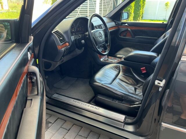 Сірий Мерседес 320, об'ємом двигуна 3.2 л та пробігом 193 тис. км за 12000 $, фото 2 на Automoto.ua