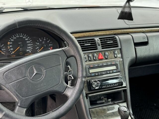 Сірий Мерседес 320, об'ємом двигуна 3.2 л та пробігом 300 тис. км за 2500 $, фото 12 на Automoto.ua