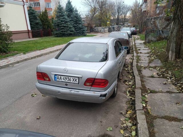 Серый Мерседес 320, объемом двигателя 3.2 л и пробегом 424 тыс. км за 3500 $, фото 11 на Automoto.ua