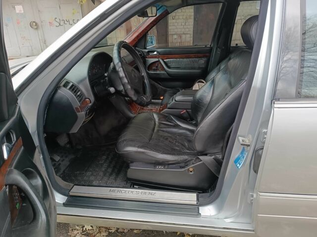 Сірий Мерседес 320, об'ємом двигуна 3.2 л та пробігом 407 тис. км за 3500 $, фото 8 на Automoto.ua