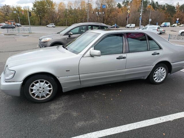 Сірий Мерседес 320, об'ємом двигуна 3.2 л та пробігом 407 тис. км за 3500 $, фото 1 на Automoto.ua