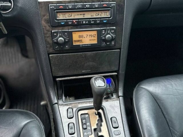 Серый Мерседес 320, объемом двигателя 3.2 л и пробегом 580 тыс. км за 3900 $, фото 7 на Automoto.ua