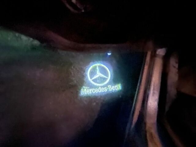 Серый Мерседес 320, объемом двигателя 3.2 л и пробегом 370 тыс. км за 3000 $, фото 3 на Automoto.ua