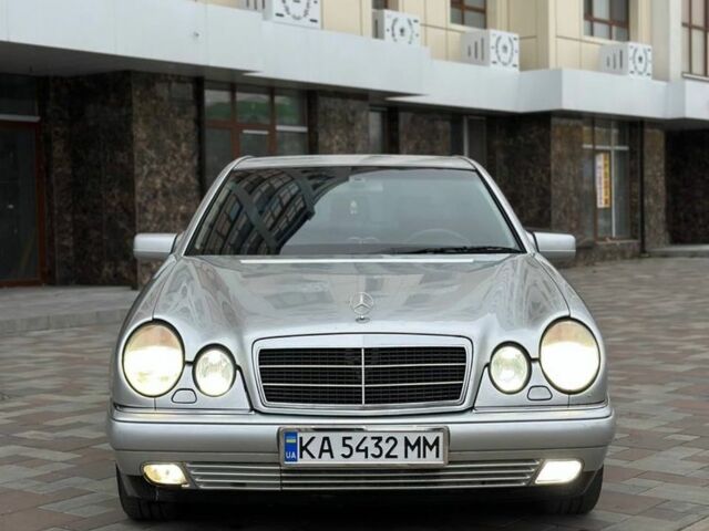 Серый Мерседес 320, объемом двигателя 3.2 л и пробегом 580 тыс. км за 3900 $, фото 1 на Automoto.ua