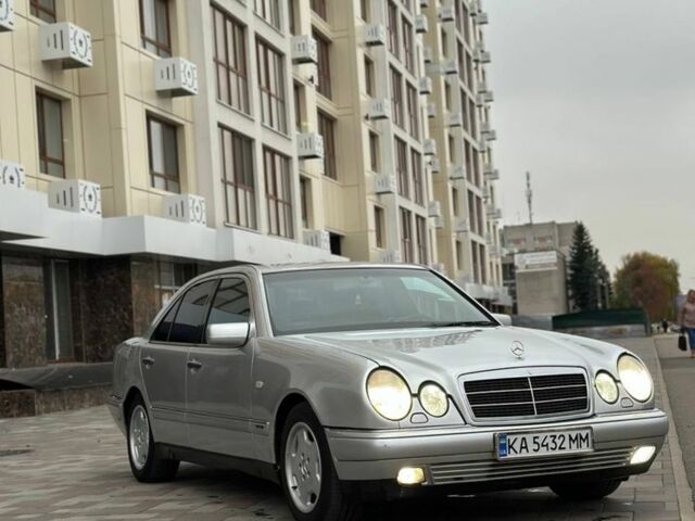 Серый Мерседес 320, объемом двигателя 3.2 л и пробегом 580 тыс. км за 3900 $, фото 2 на Automoto.ua