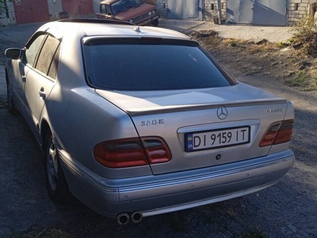 Серый Мерседес 320, объемом двигателя 0 л и пробегом 450 тыс. км за 3999 $, фото 1 на Automoto.ua