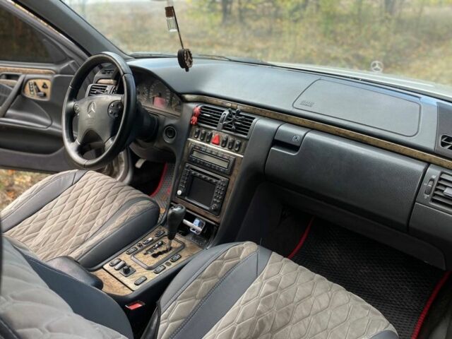 Серый Мерседес 320, объемом двигателя 3.2 л и пробегом 475 тыс. км за 3500 $, фото 6 на Automoto.ua