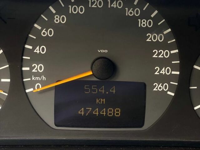 Серый Мерседес 320, объемом двигателя 3.2 л и пробегом 475 тыс. км за 3500 $, фото 1 на Automoto.ua