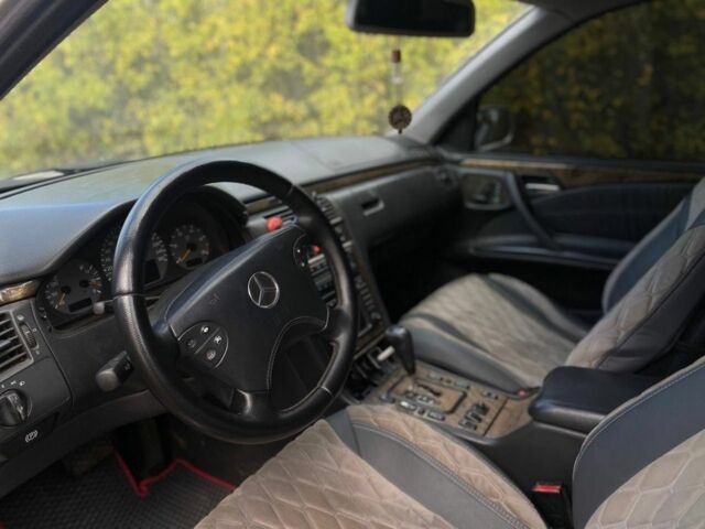 Серый Мерседес 320, объемом двигателя 3.2 л и пробегом 475 тыс. км за 3500 $, фото 7 на Automoto.ua