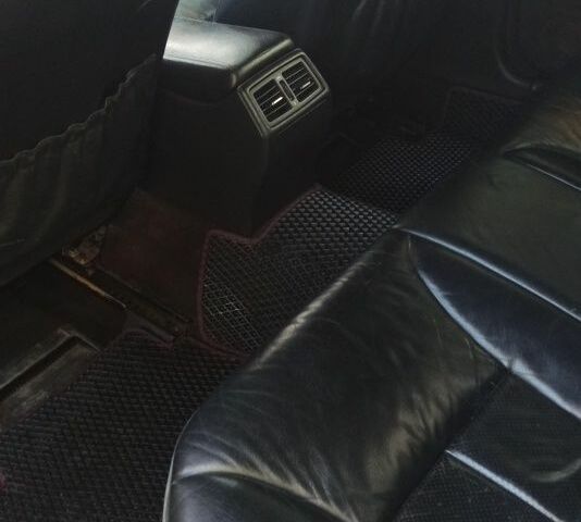 Серый Мерседес 320, объемом двигателя 3.2 л и пробегом 332 тыс. км за 4000 $, фото 14 на Automoto.ua