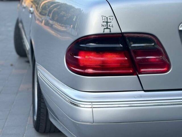 Серый Мерседес 320, объемом двигателя 3.2 л и пробегом 550 тыс. км за 5700 $, фото 7 на Automoto.ua