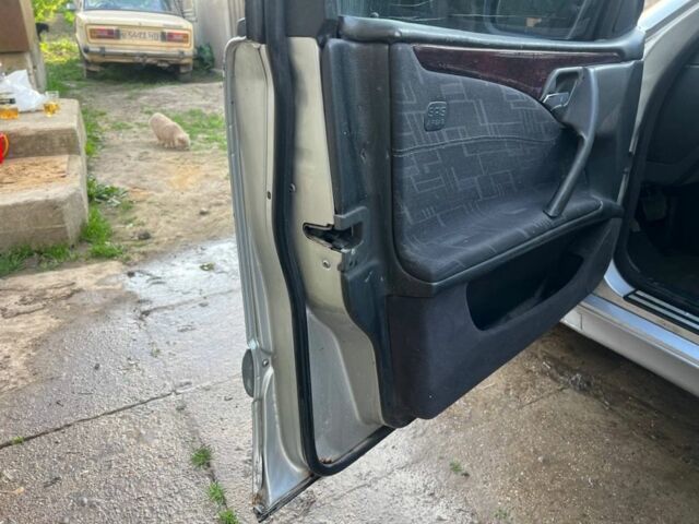 Серый Мерседес 320, объемом двигателя 0 л и пробегом 222 тыс. км за 1700 $, фото 4 на Automoto.ua