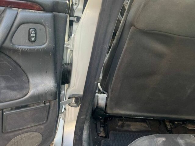 Серый Мерседес 320, объемом двигателя 0 л и пробегом 222 тыс. км за 1700 $, фото 5 на Automoto.ua