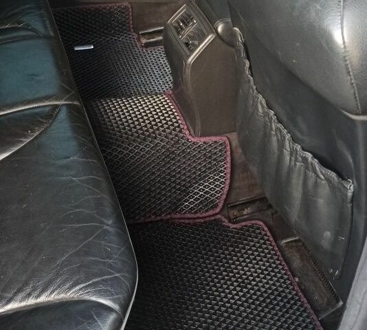 Серый Мерседес 320, объемом двигателя 3.2 л и пробегом 332 тыс. км за 4000 $, фото 17 на Automoto.ua