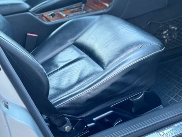 Серый Мерседес 320, объемом двигателя 3.2 л и пробегом 550 тыс. км за 5700 $, фото 11 на Automoto.ua