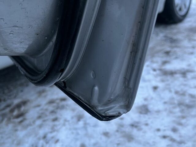 Серый Мерседес 320, объемом двигателя 3.2 л и пробегом 319 тыс. км за 4300 $, фото 9 на Automoto.ua