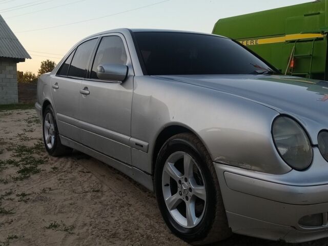 Серый Мерседес 320, объемом двигателя 3.2 л и пробегом 300 тыс. км за 2700 $, фото 3 на Automoto.ua