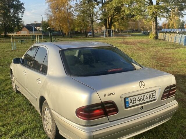 Серый Мерседес 320, объемом двигателя 2 л и пробегом 407 тыс. км за 3500 $, фото 4 на Automoto.ua
