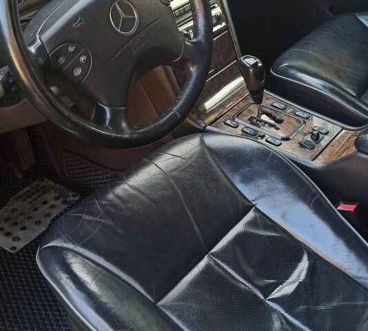 Серый Мерседес 320, объемом двигателя 3.2 л и пробегом 332 тыс. км за 4000 $, фото 13 на Automoto.ua
