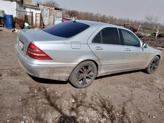 Серый Мерседес 320, объемом двигателя 3.2 л и пробегом 250 тыс. км за 2381 $, фото 2 на Automoto.ua