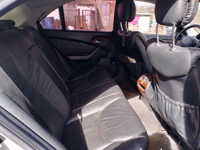 Серый Мерседес 320, объемом двигателя 3.2 л и пробегом 250 тыс. км за 2381 $, фото 5 на Automoto.ua