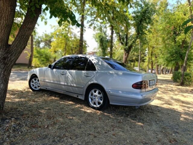 Серый Мерседес 320, объемом двигателя 3.2 л и пробегом 478 тыс. км за 2500 $, фото 4 на Automoto.ua